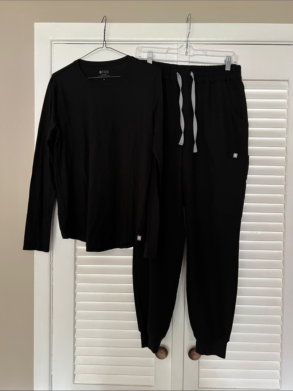 Women’s Figs scrub pants and long sleeve top